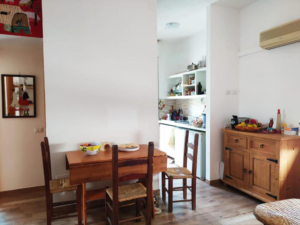 Dapur atau dapur kecil di Casa vacanze Michelangelo Villasimius