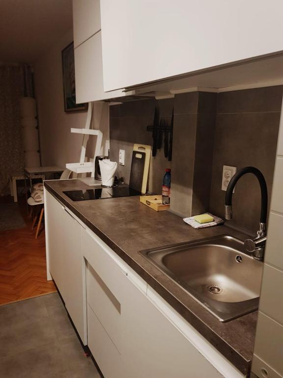 Kuchyňa alebo kuchynka v ubytovaní Apartament Plac Trzech Krzyży