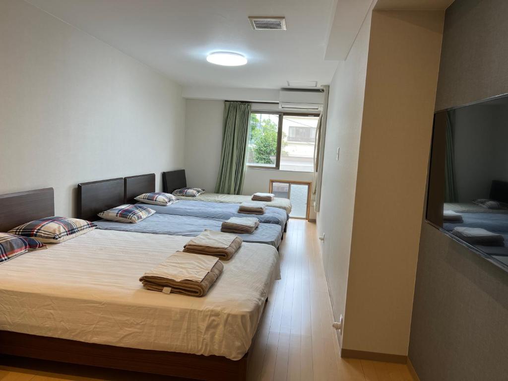 Postel nebo postele na pokoji v ubytování Atami Onsen Guest House Megumi