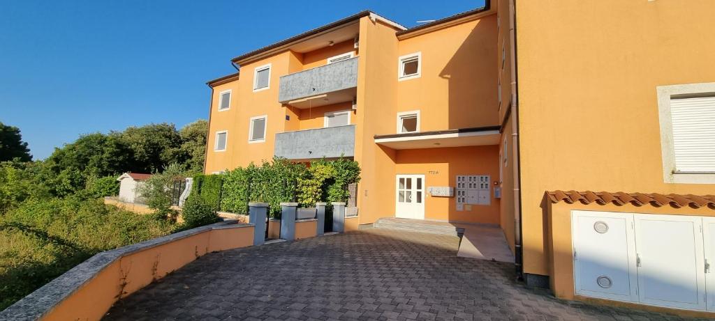 Budova, kde se apartmán nachází
