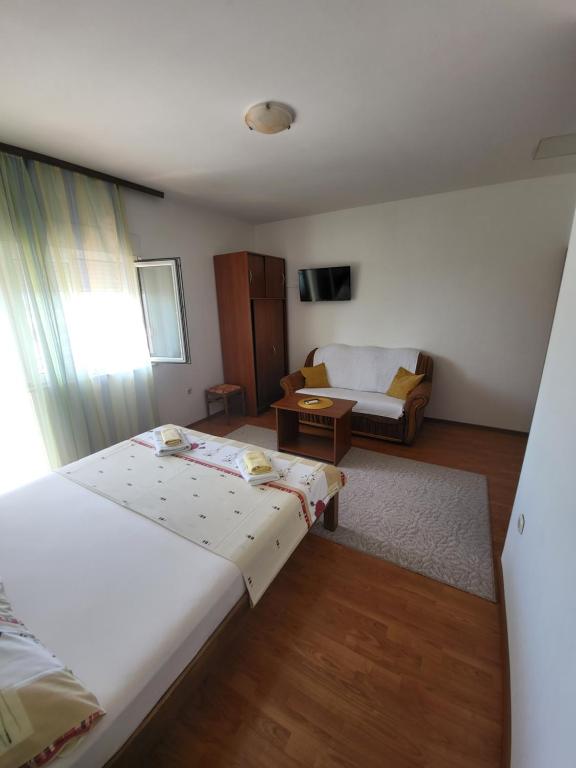 Postel nebo postele na pokoji v ubytování Apartmani Udovicic