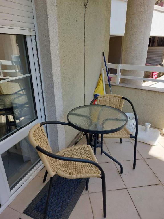 Balkón nebo terasa v ubytování Lucic apartment Rafailovici