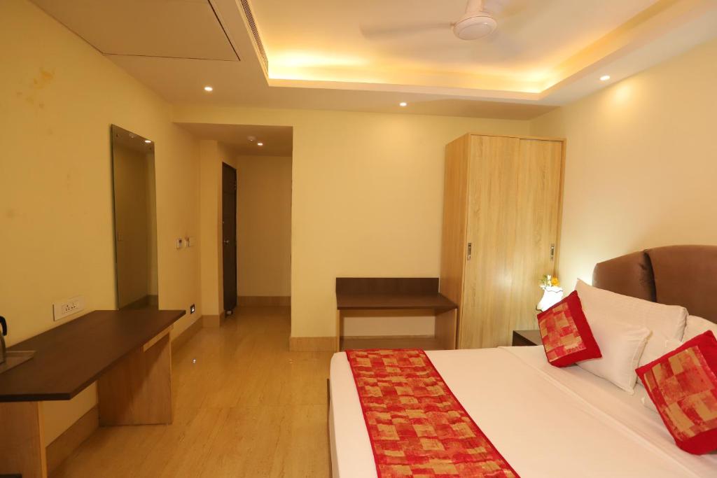 Postel nebo postele na pokoji v ubytování Hotel Mayur Assam - New Delhi Railway Station