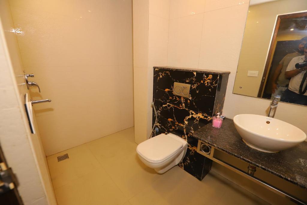 Koupelna v ubytování Hotel Mayur Assam - New Delhi Railway Station