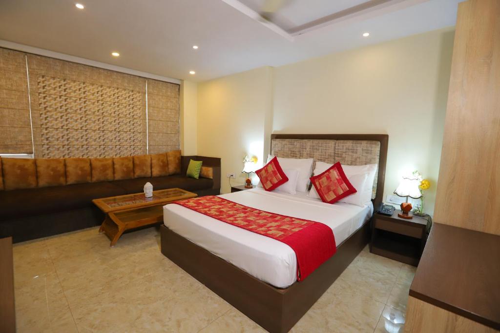 Postel nebo postele na pokoji v ubytování Hotel Mayur Assam - New Delhi Railway Station