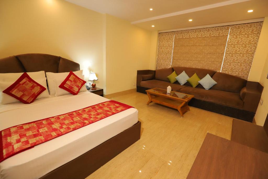 Postel nebo postele na pokoji v ubytování Hotel Mayur Assam - New Delhi Railway Station