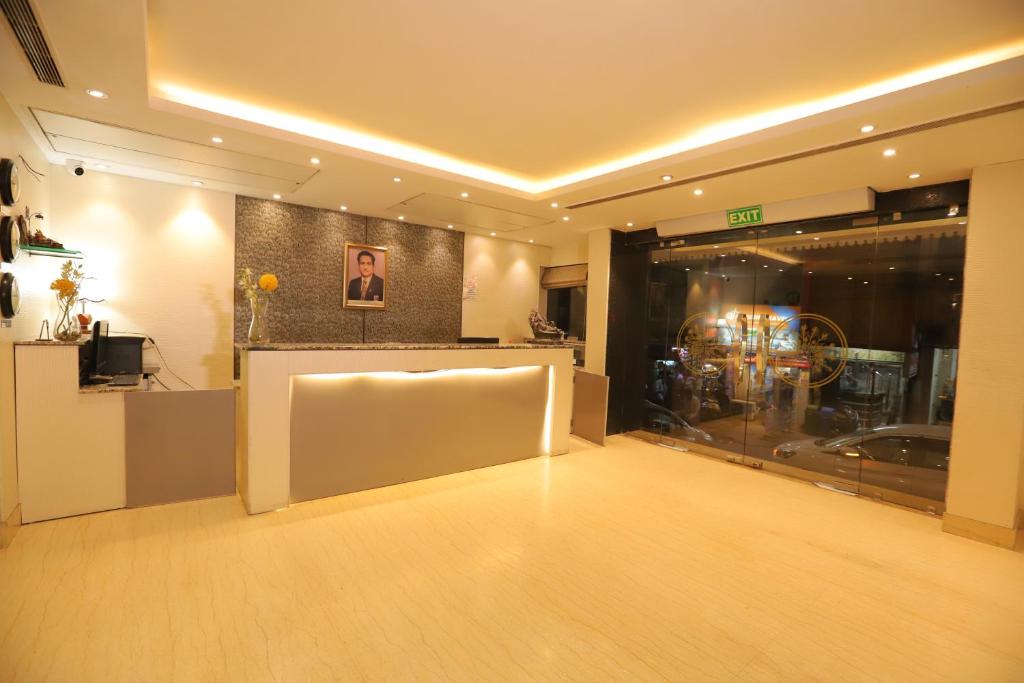 Vstupní hala nebo recepce v ubytování Hotel Mayur Assam - New Delhi Railway Station