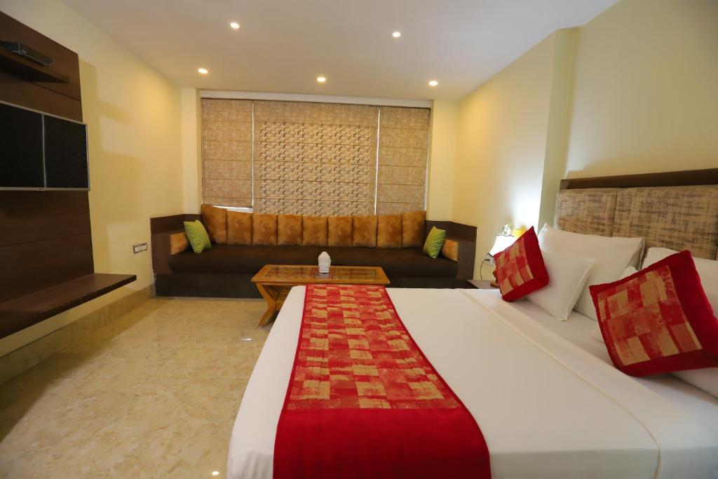 Postel nebo postele na pokoji v ubytování Hotel Mayur Assam - New Delhi Railway Station