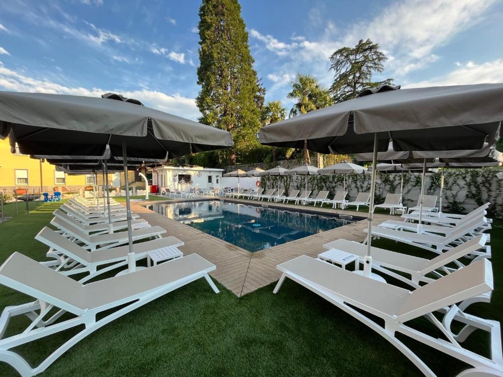 Bazén v ubytování Hotel La Fontana nebo v jeho okolí
