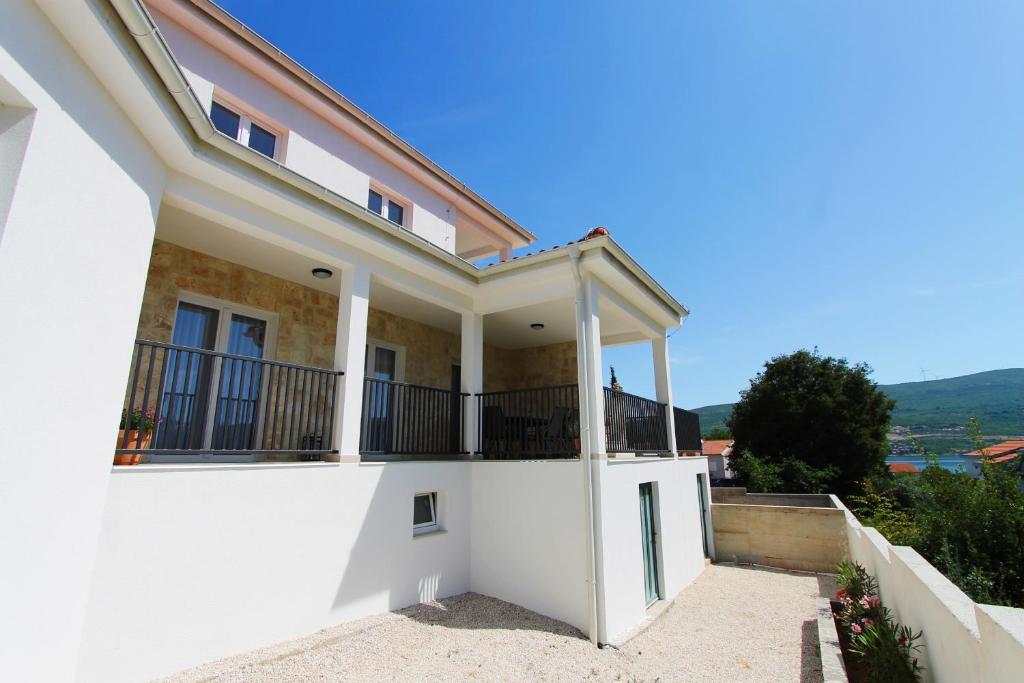 A balcony or terrace at Apartment Pridraga