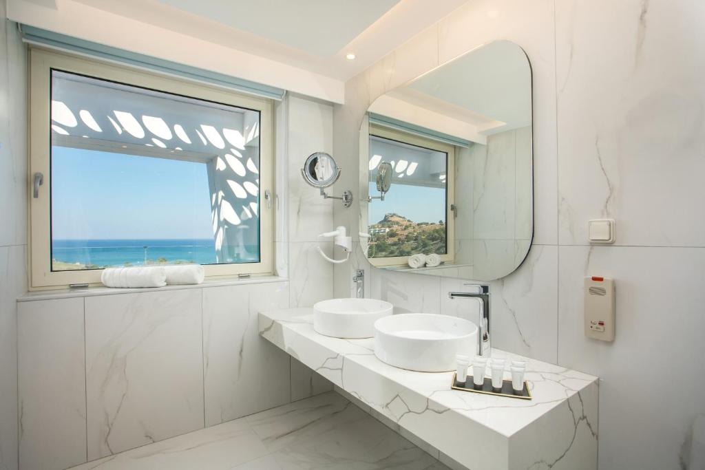 Koupelna v ubytování Lindos White Hotel & Suites