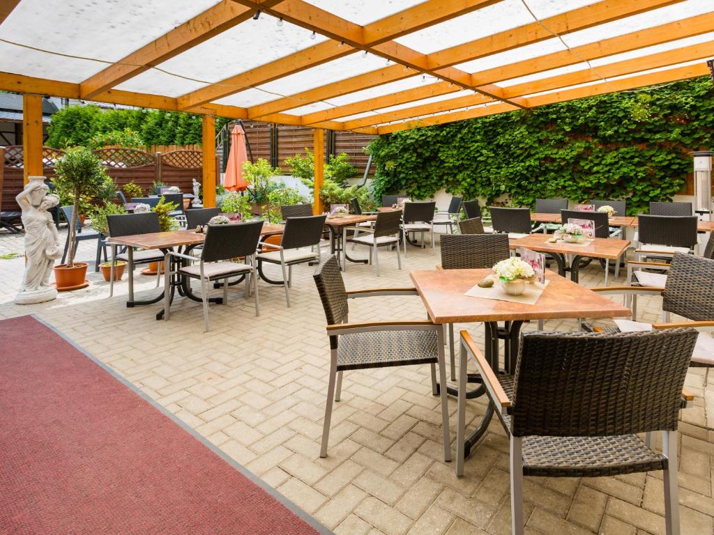 Restaurace v ubytování Hotel & Ferienwohnungen Bohlenblick