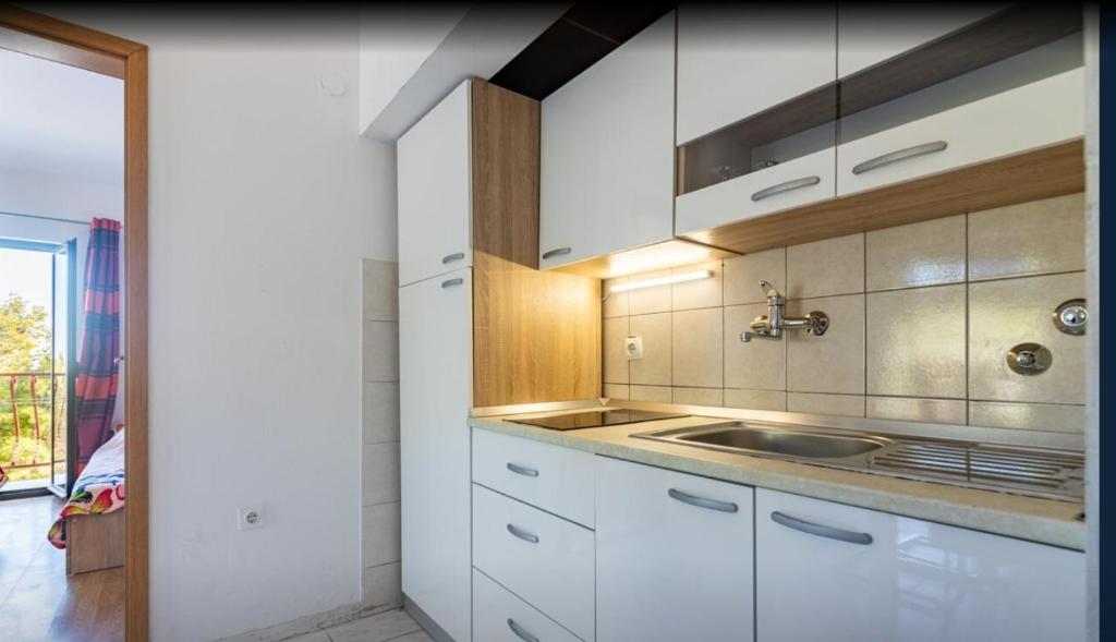 Kuchyň nebo kuchyňský kout v ubytování Apartmani Zaninović