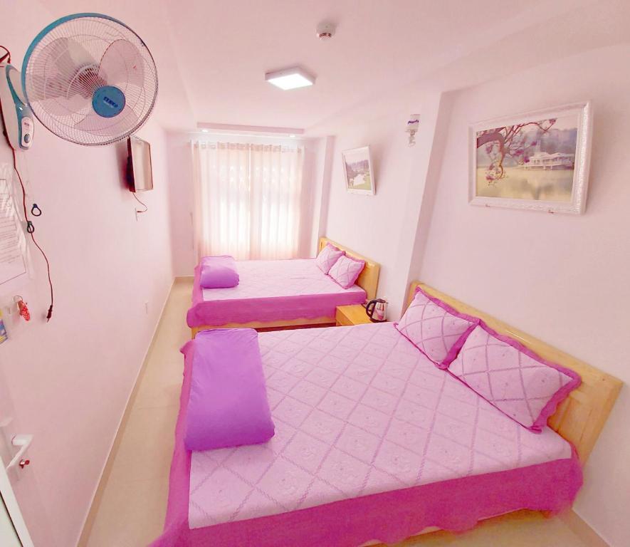 Postel nebo postele na pokoji v ubytování Daisy Dalat House