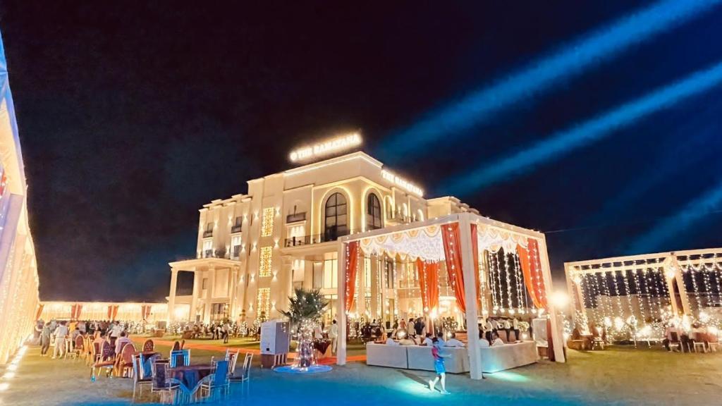 Bazén v ubytování The Ramayana Hotel, Ayodhya nebo v jeho okolí