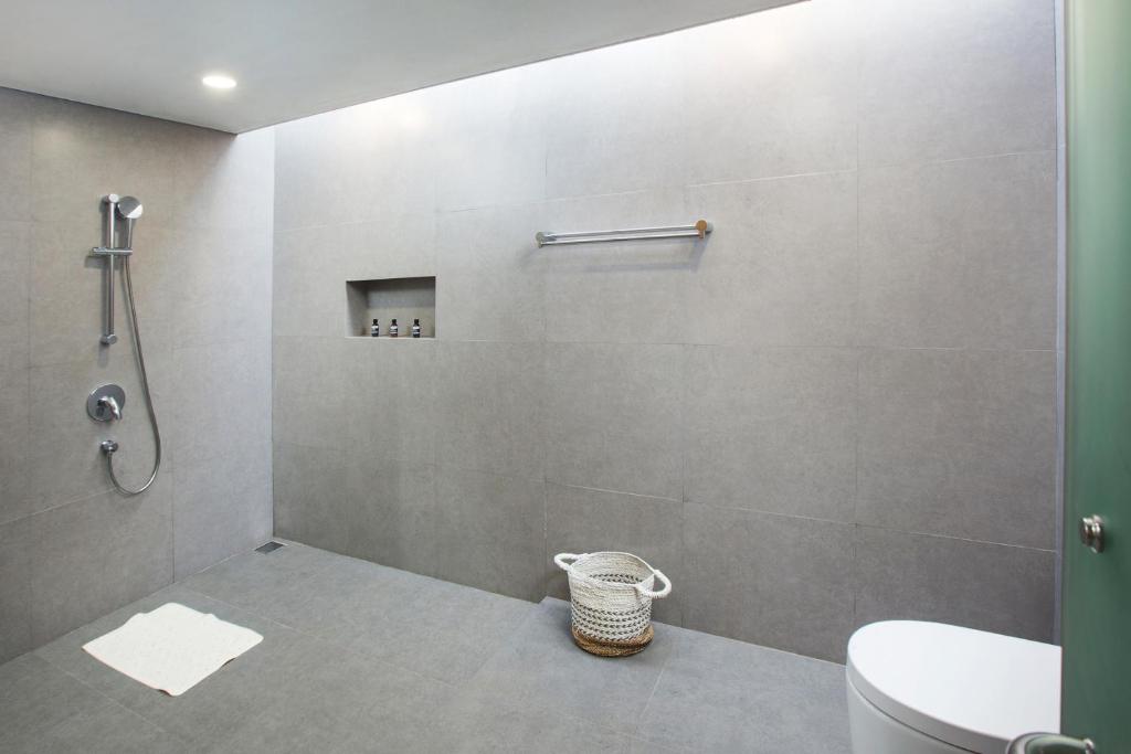 Giriwood Hotel & Villa - 10