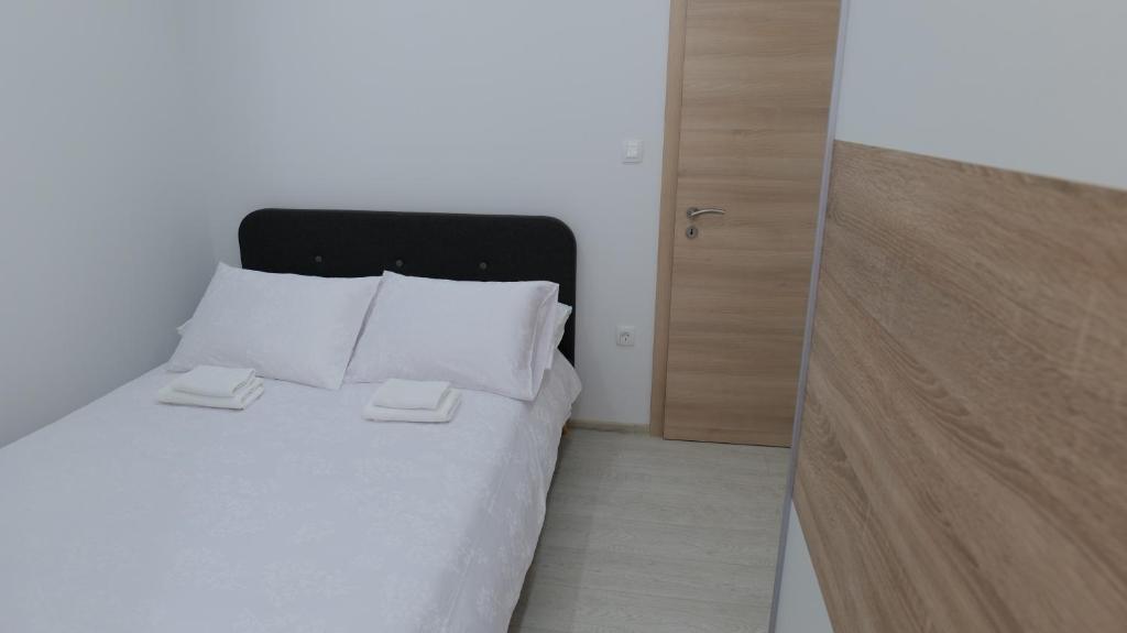 Posteľ alebo postele v izbe v ubytovaní Apartmani Miki