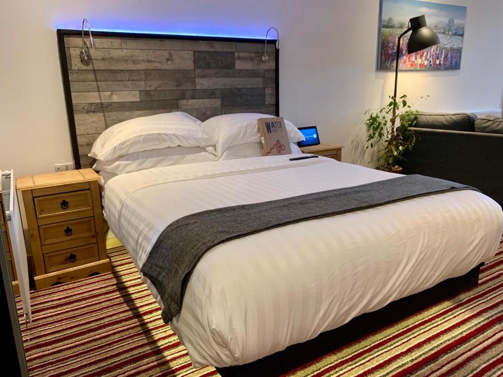 Postel nebo postele na pokoji v ubytování TheWaterfrontLodges