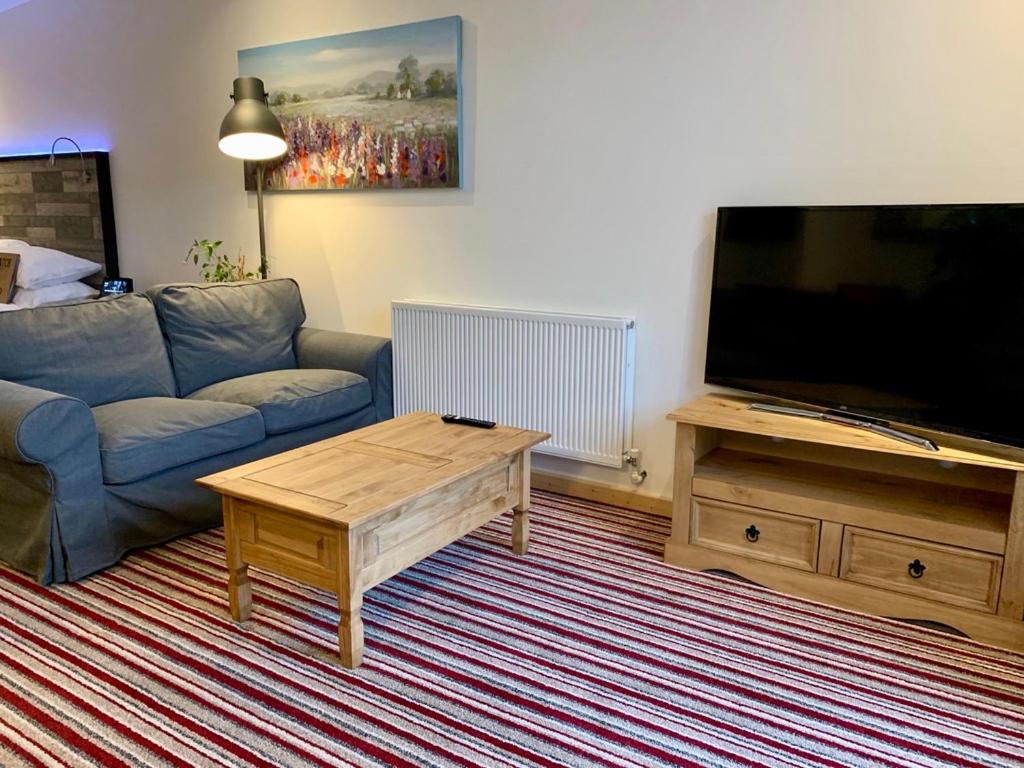 TV a/nebo společenská místnost v ubytování TheWaterfrontLodges