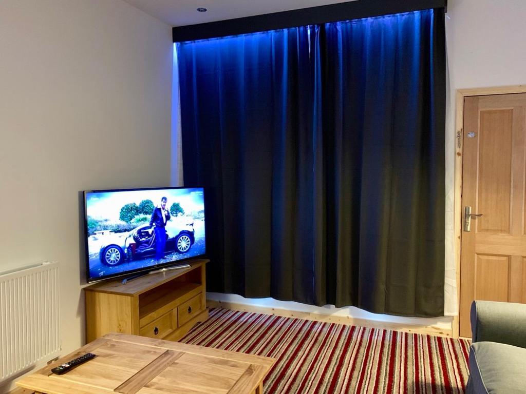TV a/nebo společenská místnost v ubytování TheWaterfrontLodges