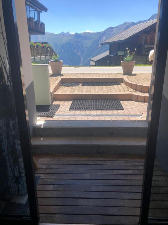 Nespecifikovaný výhled na hory nebo výhled na hory při pohledu z hotelu