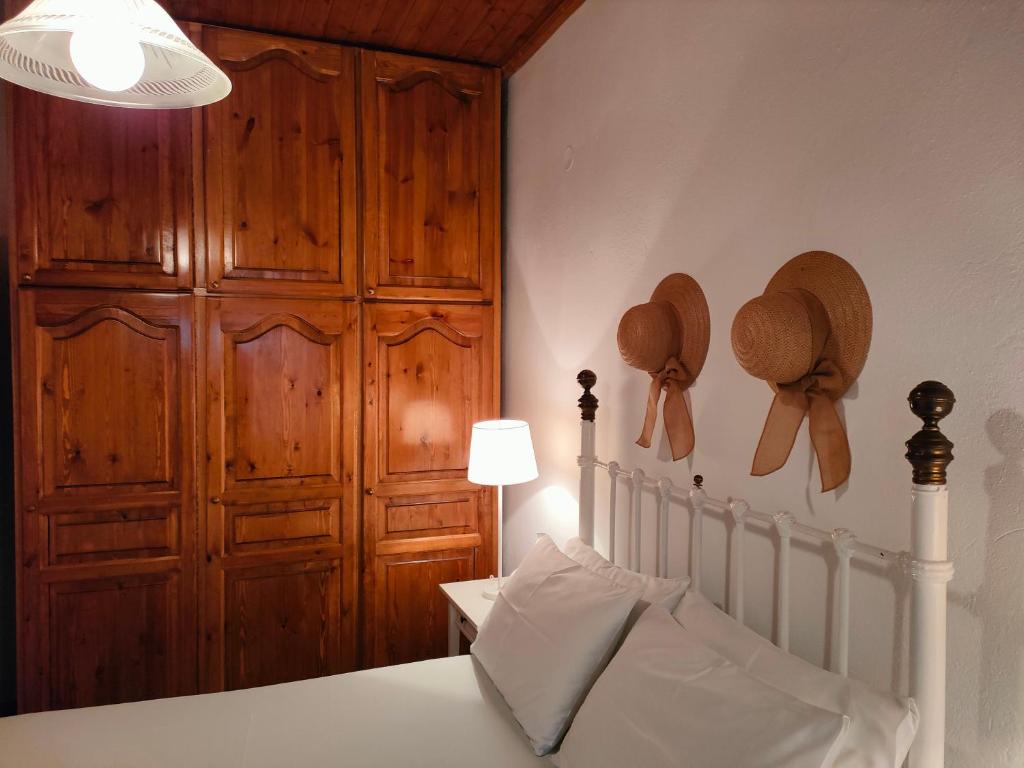 Postel nebo postele na pokoji v ubytování Armonia & Anemos Family Apartments