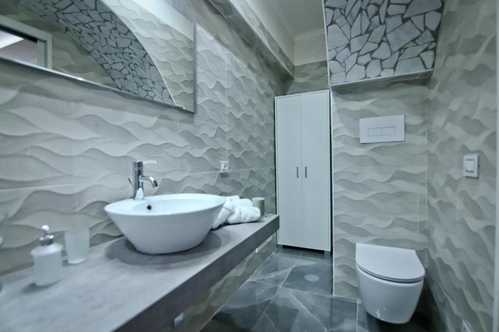 A bathroom at Cuore di Napoli