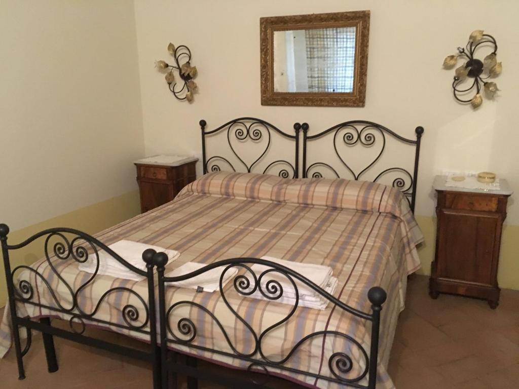 Łóżko lub łóżka w pokoju w obiekcie Agriturismo Le Casette Sul Lago