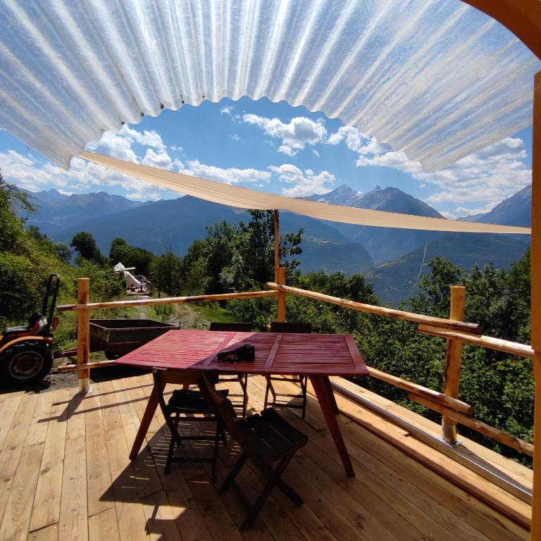 Loodusmaastik of the luxury tent lähedal