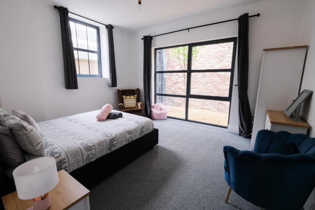 Gallery image of The Eden Warehouse - Pink Apartment (sleeps 4) in Southport