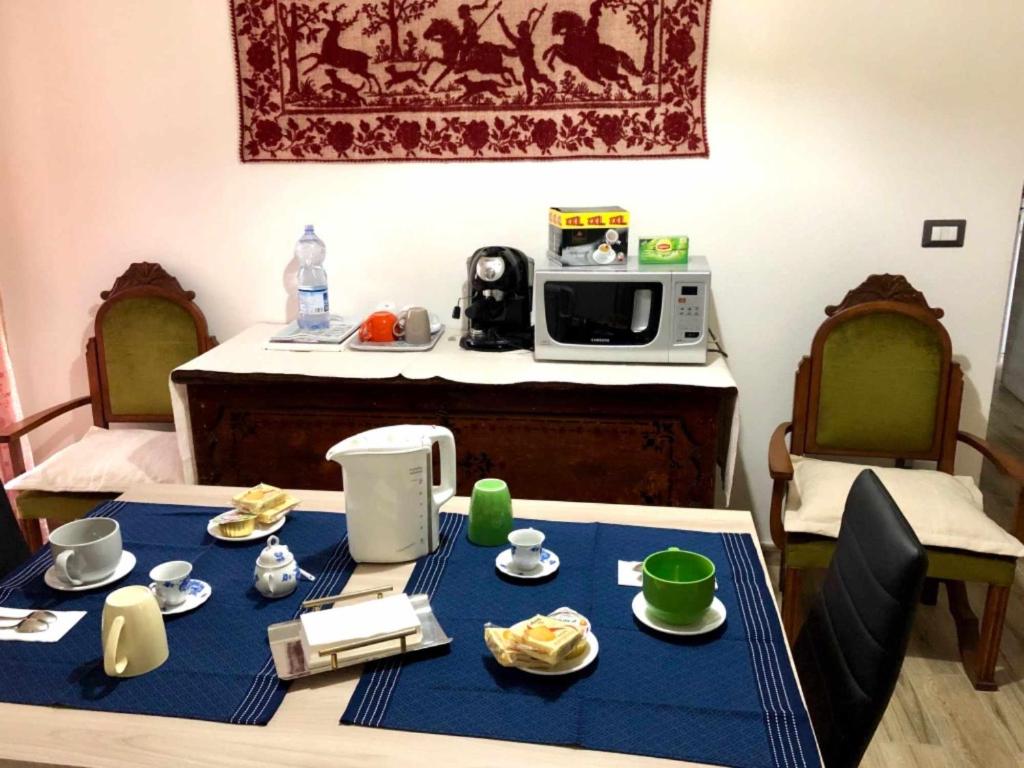 Kuchnia lub aneks kuchenny w obiekcie Appartamento vicino spiaggia di Maria Pia 4 camere 4 bagni per 9 persone