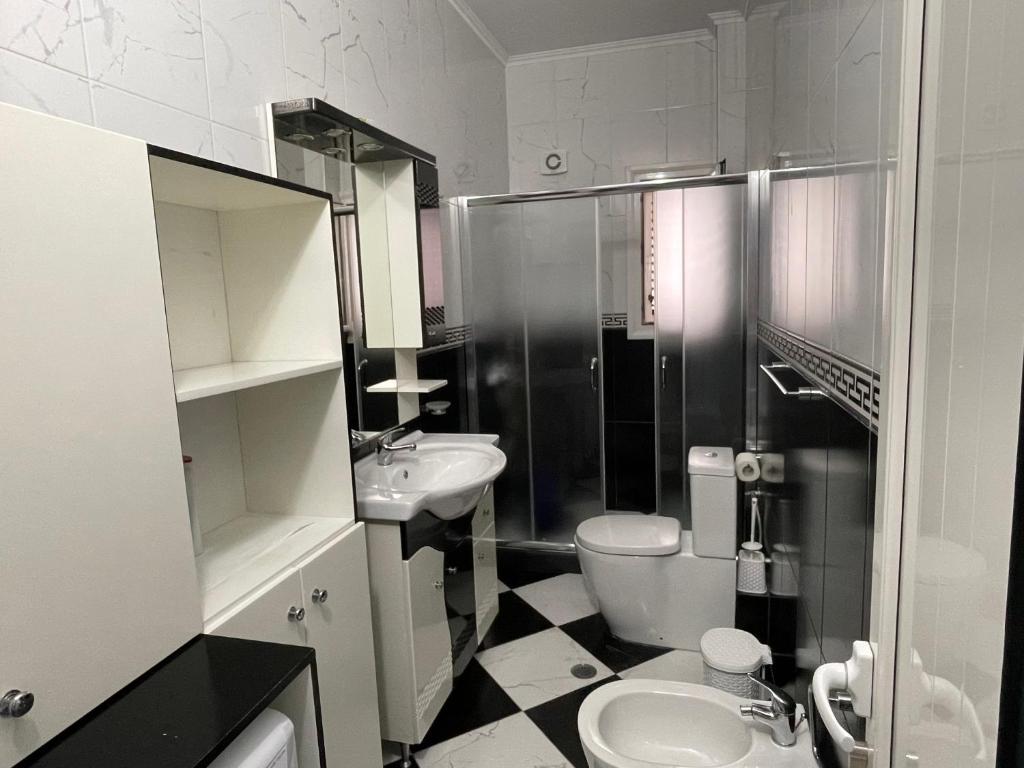 A bathroom at Apartment Vlorida