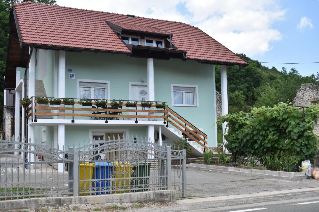 Budova, v ktorej sa apartmán nachádza