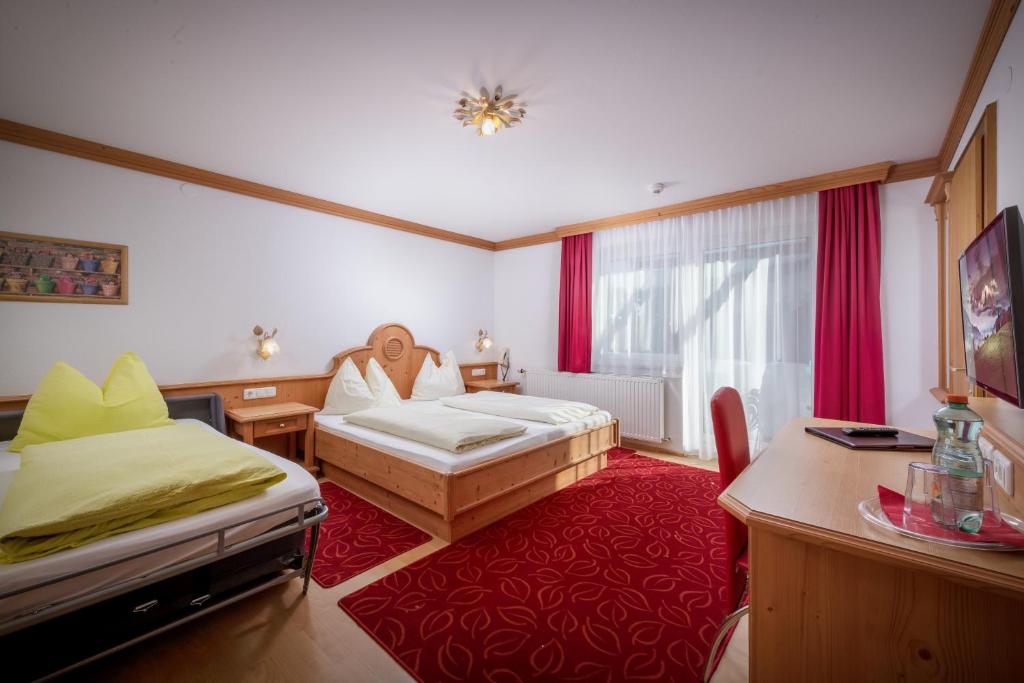 Postel nebo postele na pokoji v ubytování Familienhotel Central
