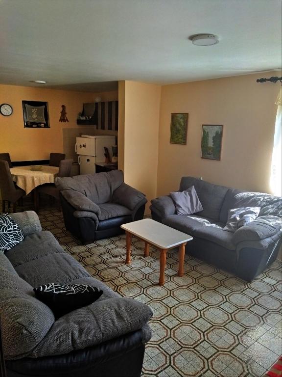 Prostor za sedenje u objektu Kuca za odmor Zlatibor
