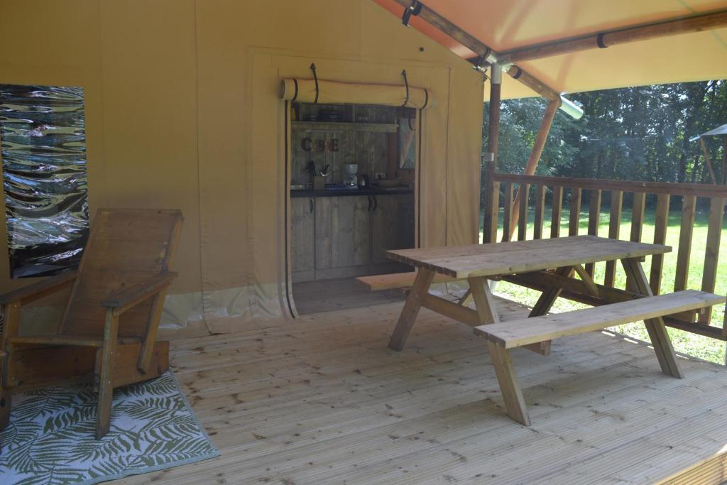 Balkón nebo terasa v ubytování Les lodges du Moulin