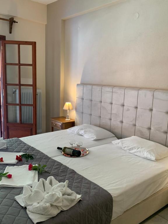 Łóżko lub łóżka w pokoju w obiekcie Hotel Eleana