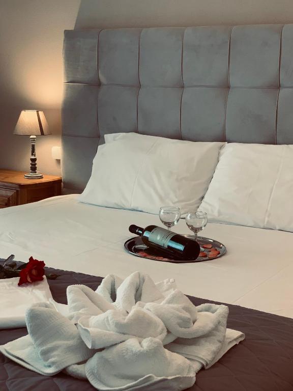 Łóżko lub łóżka w pokoju w obiekcie Hotel Eleana