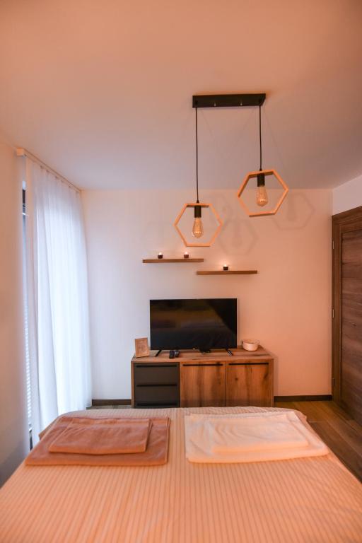 Postel nebo postele na pokoji v ubytování Apartman Oblačak Divčibare