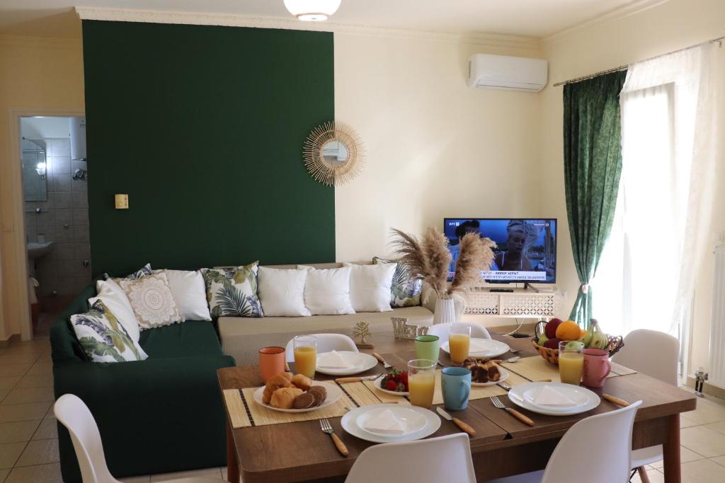 TV a/nebo společenská místnost v ubytování Sweet Home Vassia