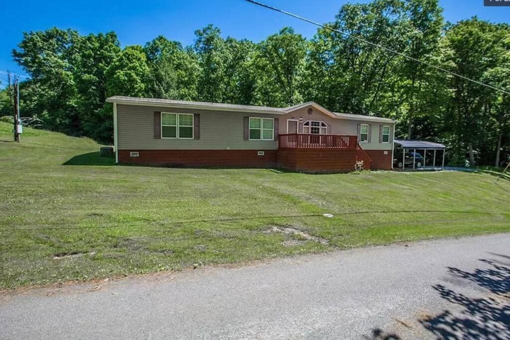 4 Bedroom Rural Home w/ all the Goodies! - Housity