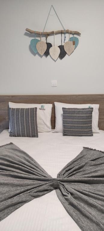 Postel nebo postele na pokoji v ubytování elenamou rooms