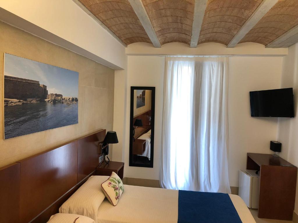 Postel nebo postele na pokoji v ubytování HOTEL ISLA PLANA