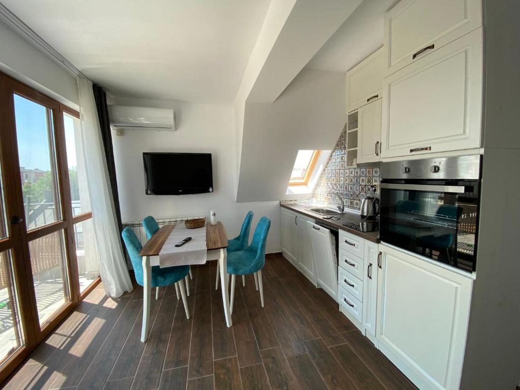 Kuhinja oz. manjša kuhinja v nastanitvi Villa Aqua Family Hotel