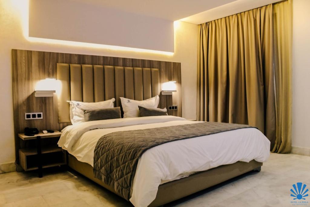 Postel nebo postele na pokoji v ubytování Hôtel La Perla