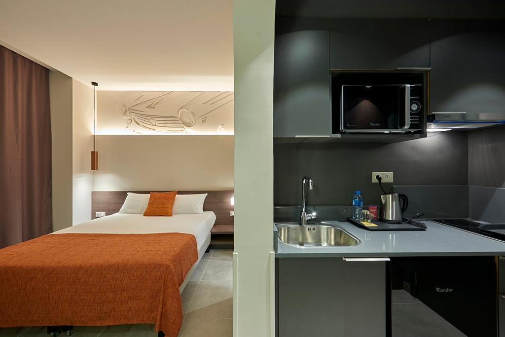 Postel nebo postele na pokoji v ubytování M Suite Hotel