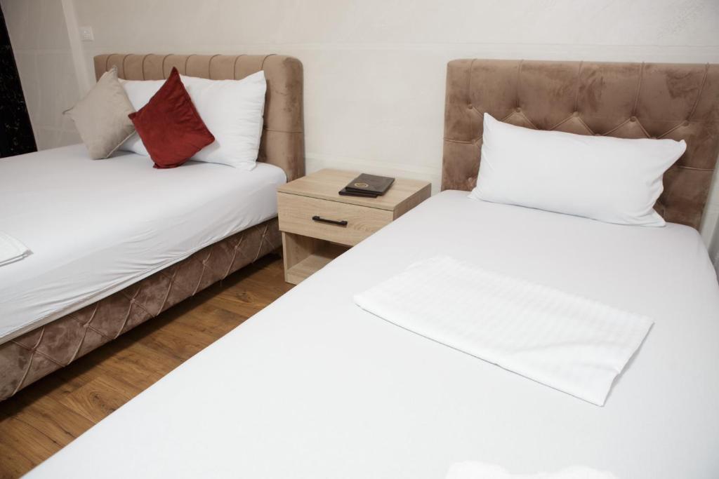 Postel nebo postele na pokoji v ubytování B H B Apartmani