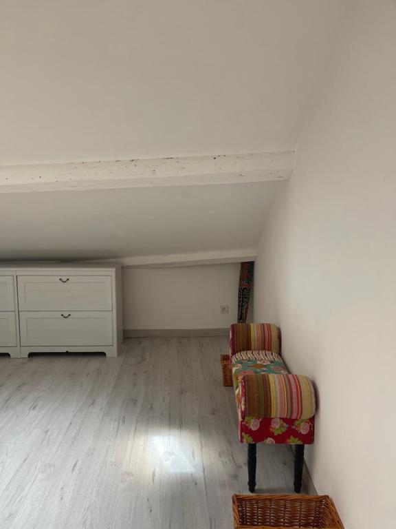 Fotografia z galérie ubytovania Appartement climatisé centre-ville de narbonne dans comble 4 couchages v destinácii Narbonne
