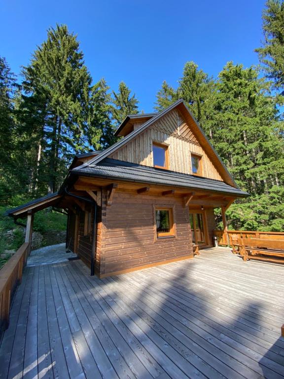 a log cabin with a large wooden deck at Chata na přehradě s vlastním wellness in Horní Bečva