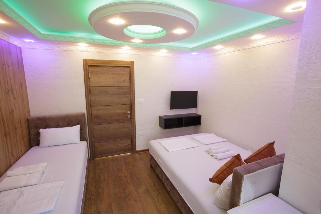 Postel nebo postele na pokoji v ubytování B H B Apartmani